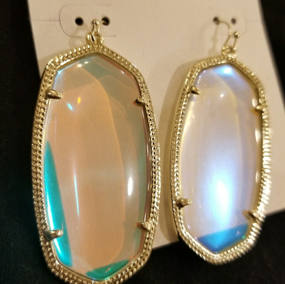 NWT Kendra Scott Danielle Earrings in Gold